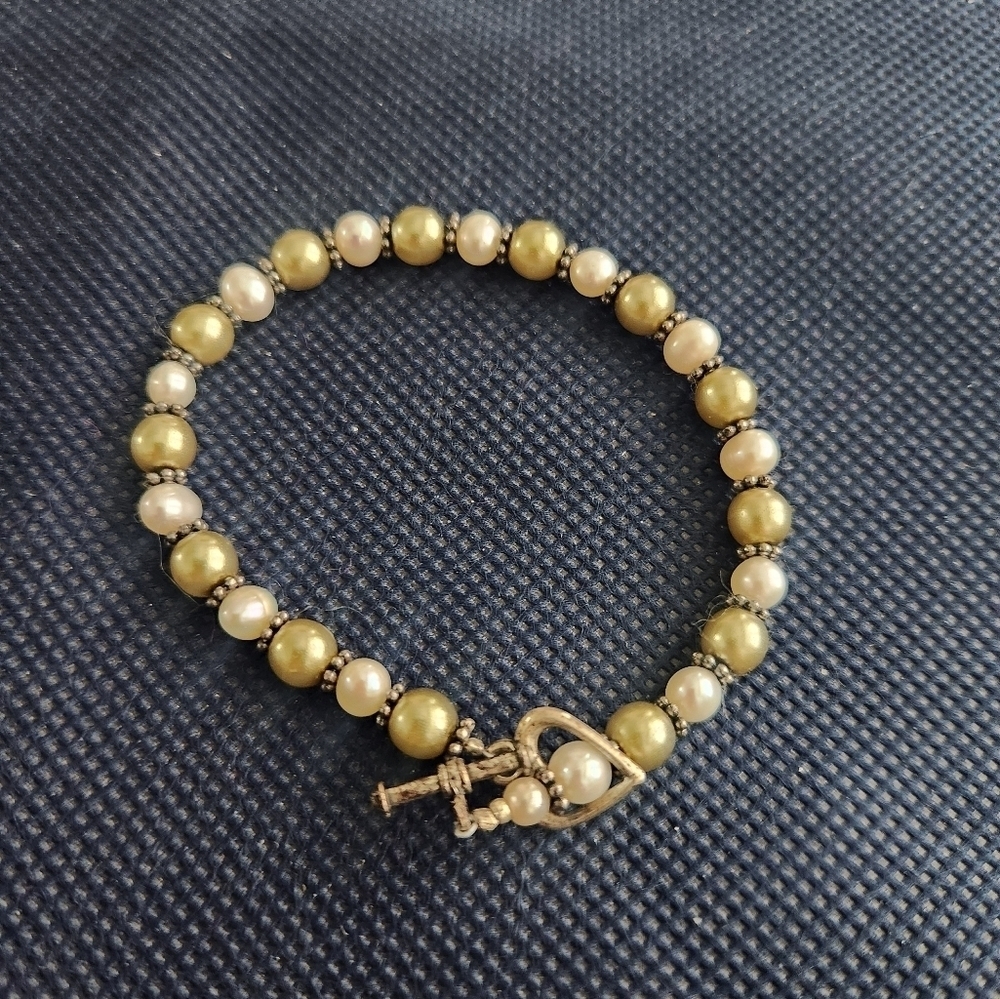 Single Strand Genuine White & Gray Pearl Toggle Bracelet - Picture 2 of 4